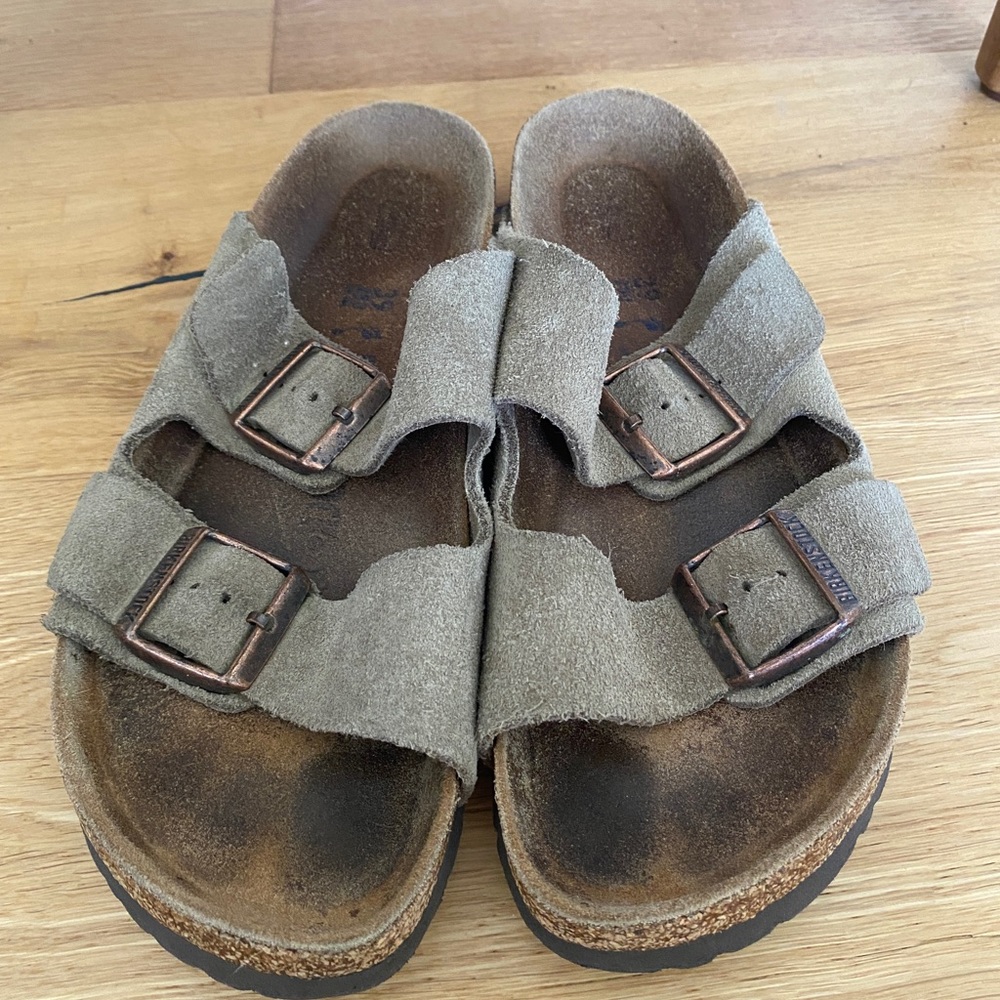 Birkenstock Arizona tan suede sandal